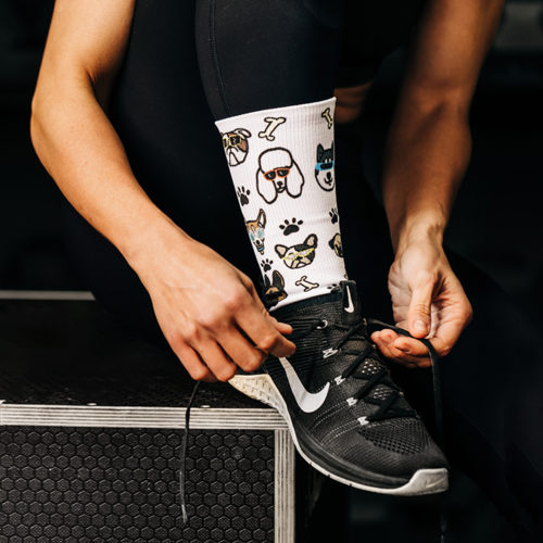 mujer usando Calcetines originales